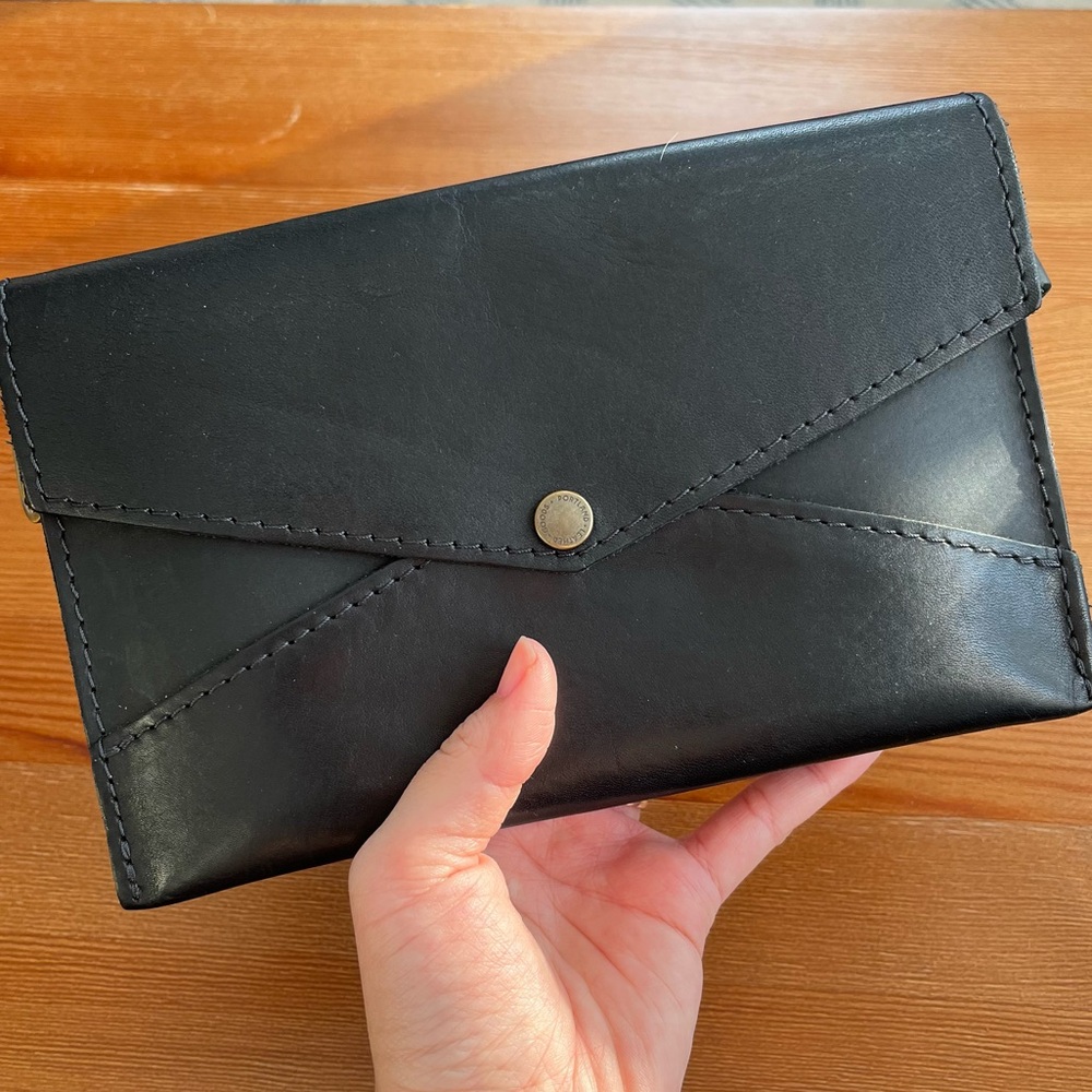 Portland Leather Envelope in Smooth Black